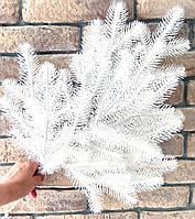 Декоративная искусственная хвоя литая еловая ветка Lux 60 см белая