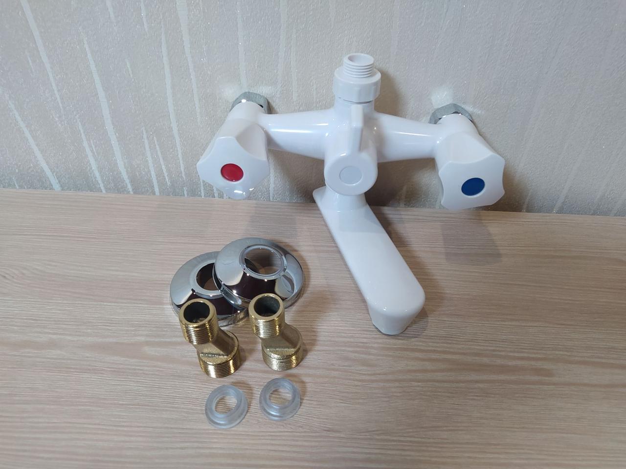 Пластиковий змішувач для ванни в комплекті з довгим виливом (гусаком) Brinex 35W005-005, фото 1