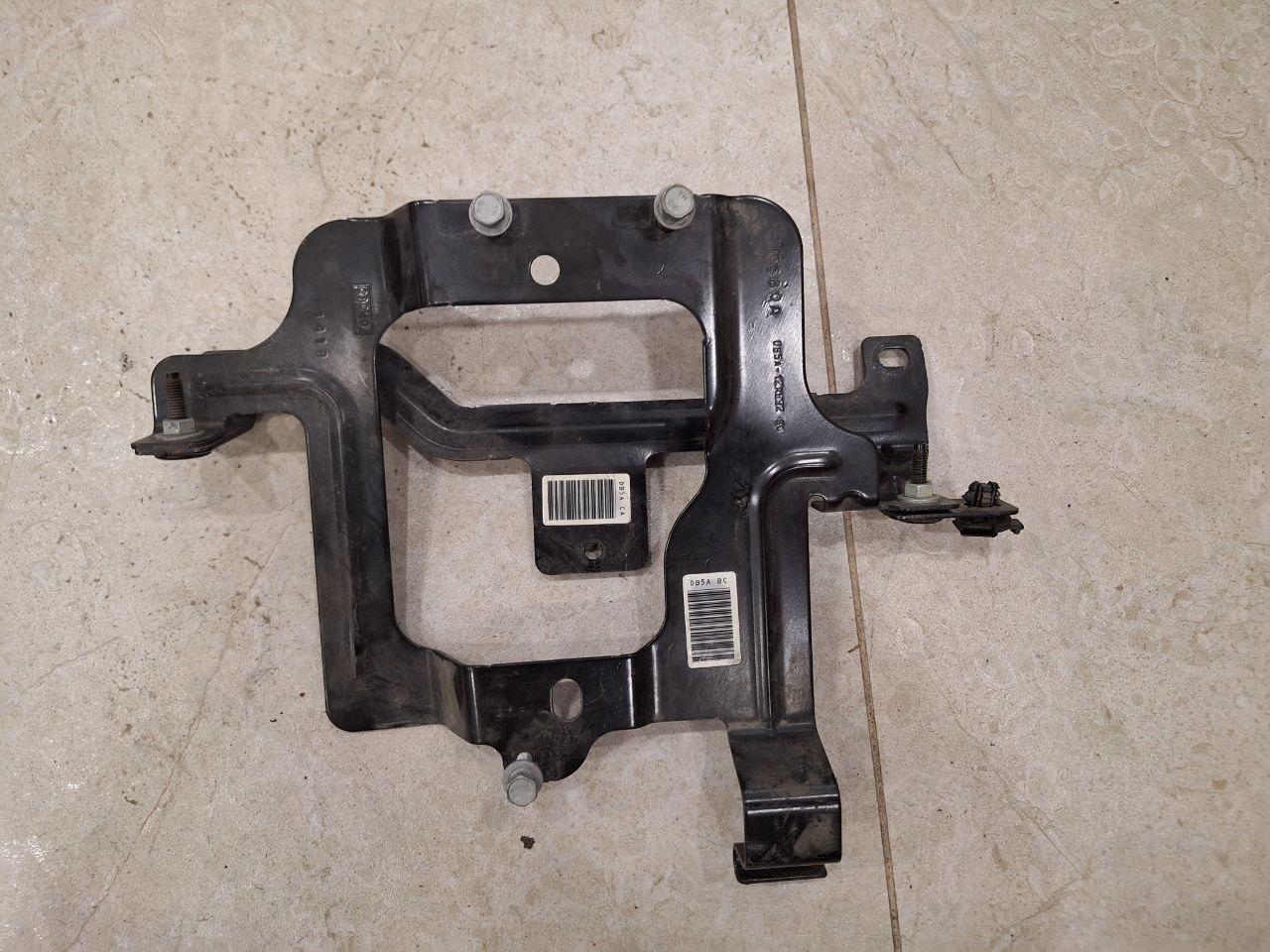 Кронштейн блоку ECU комп'ютера двигуна Ford Explorer 5 2011-2019 б/у оригінал DB5A-12A692-BC