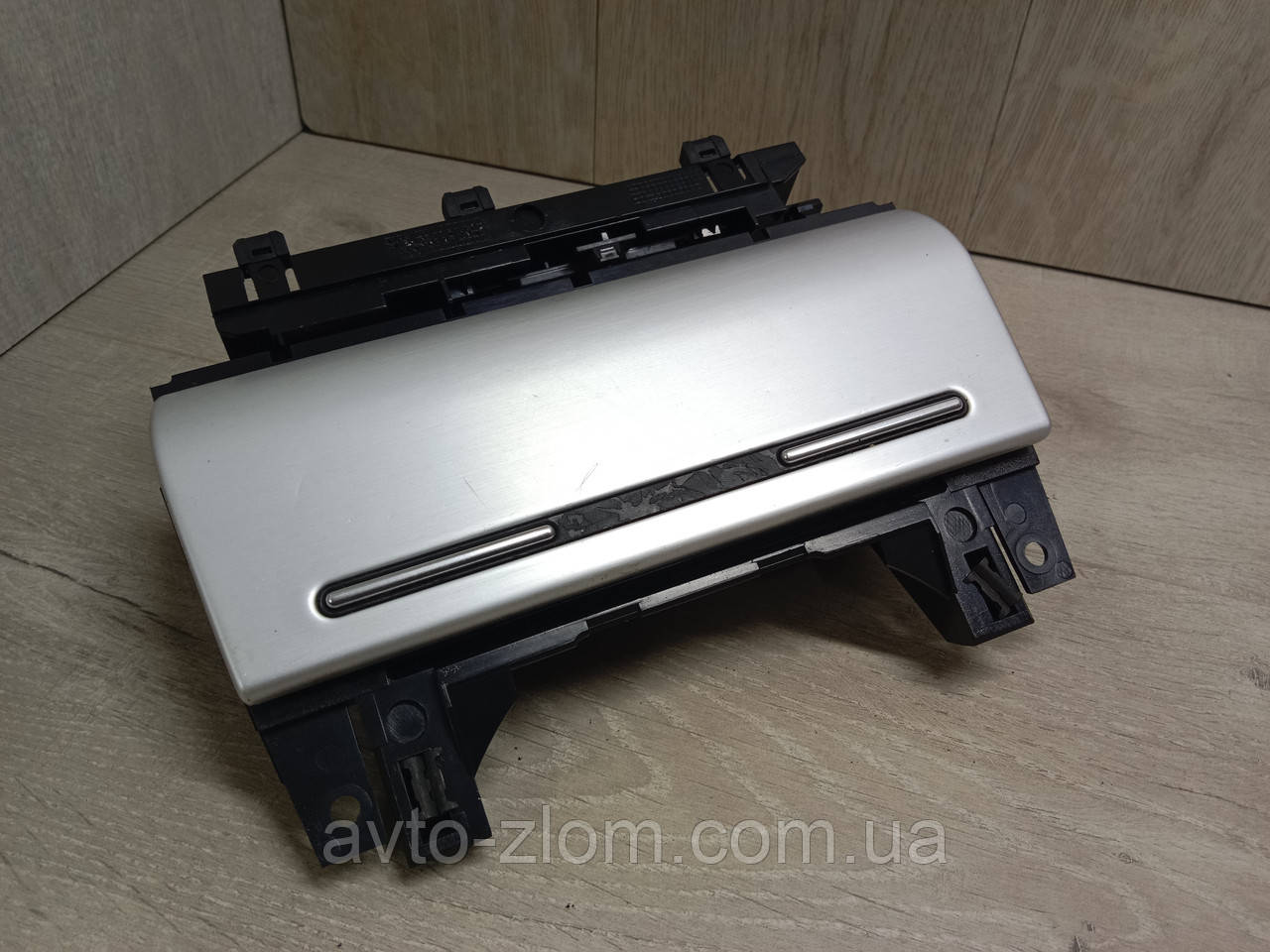 Попільничка Audi A4 B6, B7. Ауді А4 Б6, Б7. 8E0857951F.