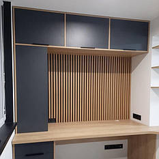 Рейки в кольорі Дуб в робочому кабінеті