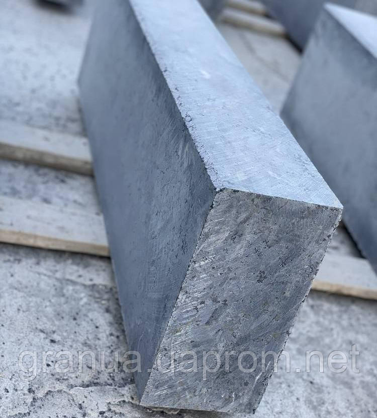 Гранітний бордюр з лабрадориту ГП 100х16х8 см