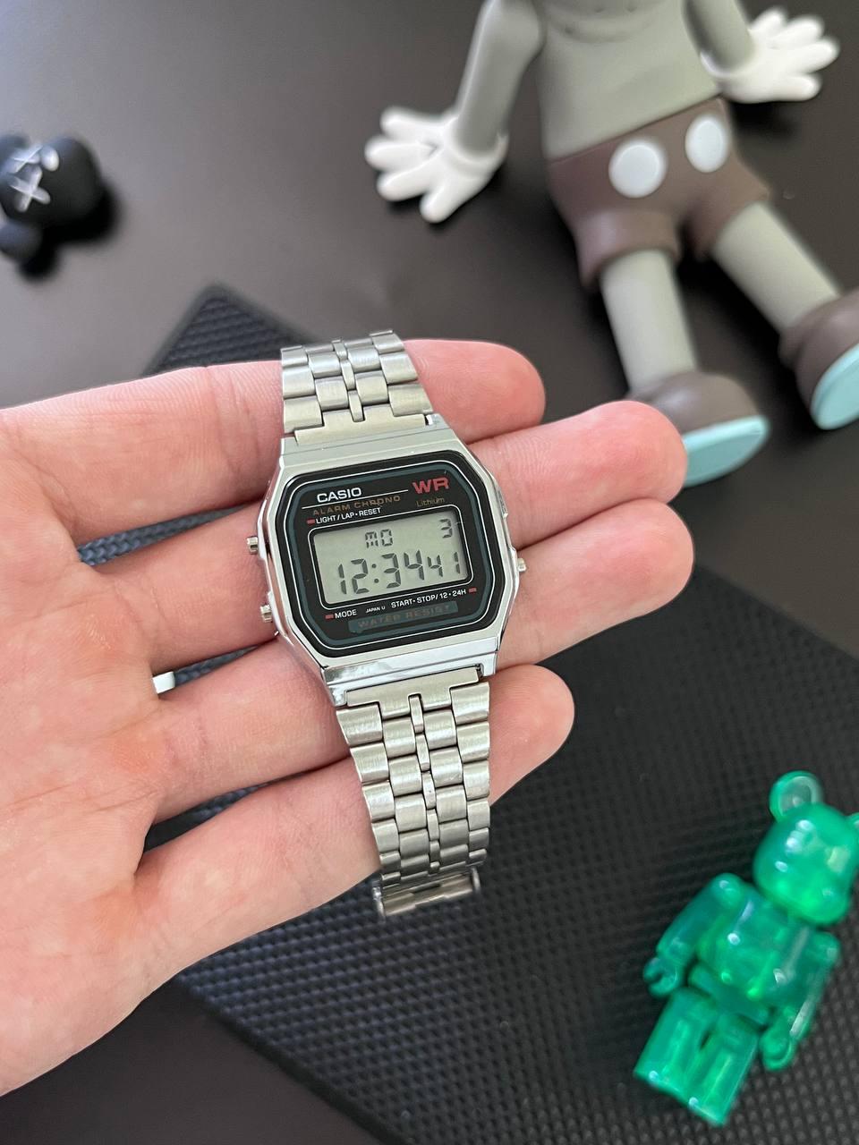 Наручний годинник Casio Retro A159W - Срібні з чорним екраном