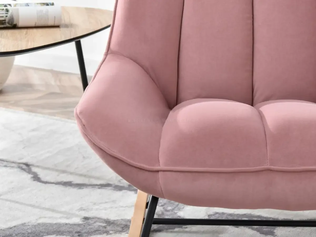 Мягкое пушистое кресло-качалка берта розовое на буковых полозках для гостиной - фото 9 - id-p2107609617