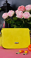 Красивая ярко жёлтая женская сумочка модной формы (стандарт)