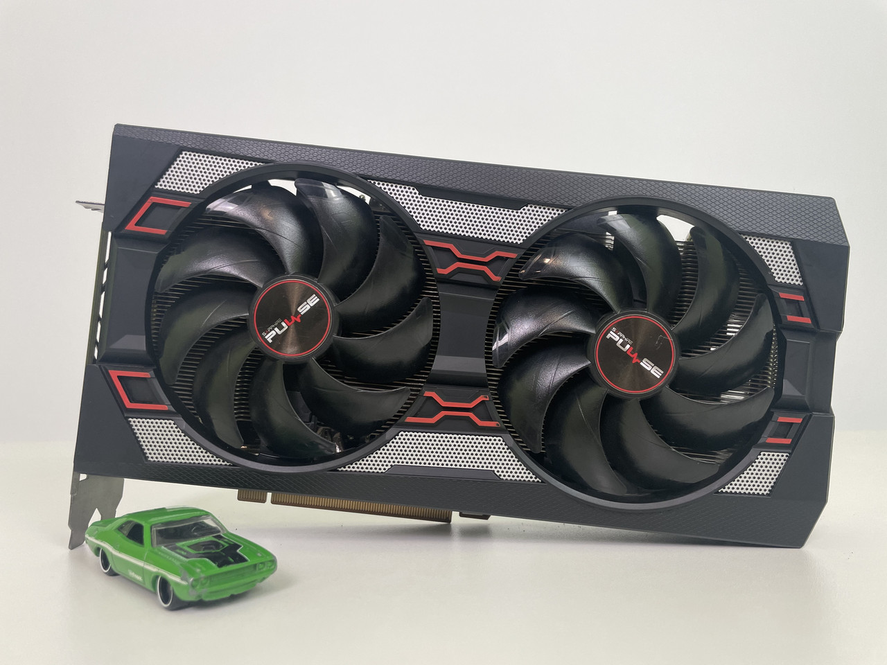 Відеокарта Sapphire Radeon RX 5700 XT Pulse 8GB HDMI, 3 x DisplayPort