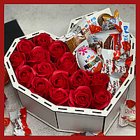 Необычный подарок для девушки на 8 марта подарочный бокс Сладкая Феерия с розами,актуальные наборы для близких