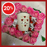 Креативный подарок на 8 марта подарочный бокс Аромат Любви с розами для женщин, интересные наборы с конфетами