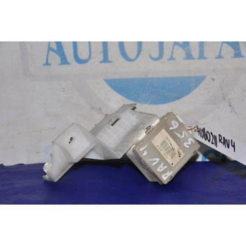 Блок запобіжників салон TOYOTA RAV4 05-12 82671-42090