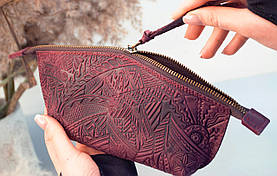 Шкіряна косметичка бордова з тисненням Карпати