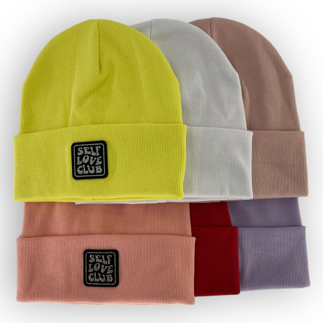 Одинарная трикотажная шапка с отворотом для девочки Одинарная трикотажная шапка с отворотом для девочки