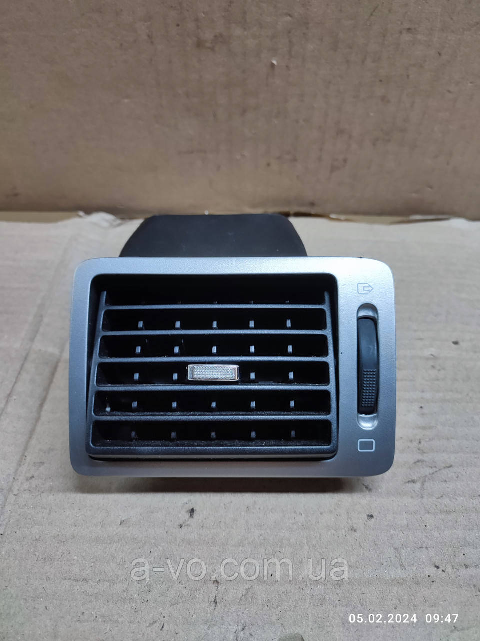 Дефлектор воздушный правый Peugeot Expert Citroen Jumpy 9634498977, фото 1