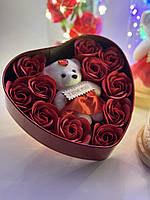 Металлическая коробочка в форме сердца с розами и медвежонком