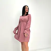 Вельветовое женское платье с длинными рукавами в розовом цвете