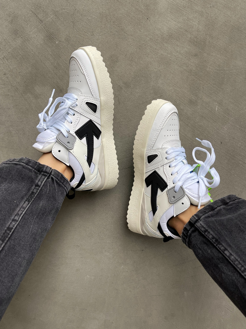 OFF- White Sponge White/Black