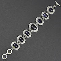 Браслет жіночий сріблястого кольору із синіми мерехтливими камінчиками застібка тогл завдовжки 22 см ширина 23 мм