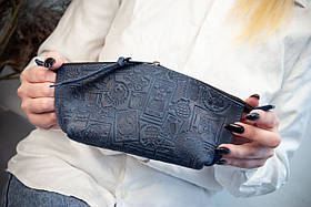 Шкіряна косметичка з тисненням Марки і штемпелі України темно-синя