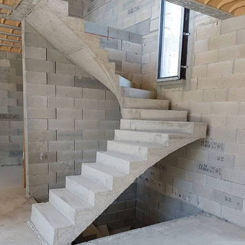 Поворотні сходи заливка та розрахунок навантаження 180