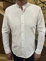 Белая мужская рубашка с принтом ворот-стойка