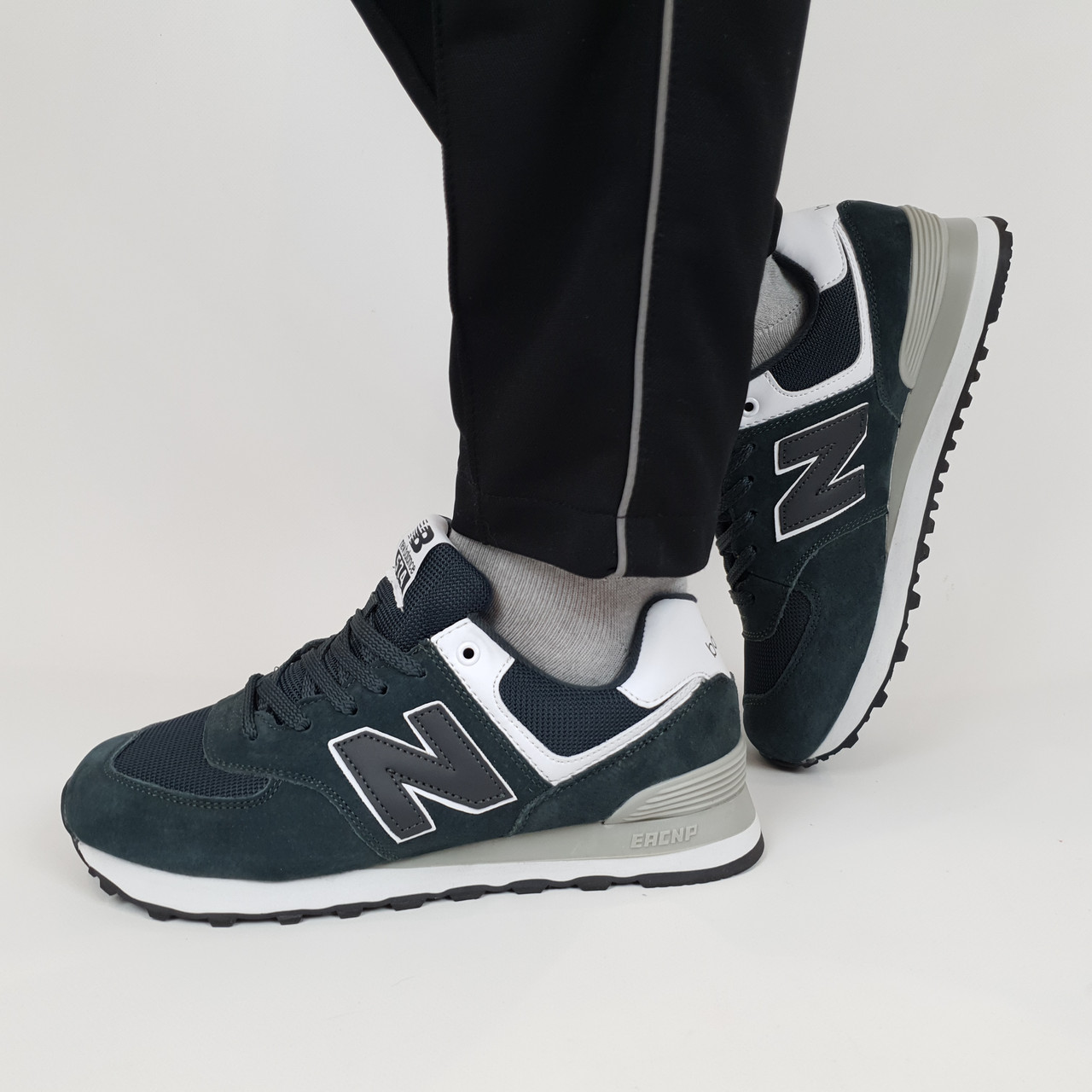 Замшеві кросівки чоловічі сірі New Balance 574 Grey. Спортивне взуття для чоловіків сіре Нью Баланс 574
