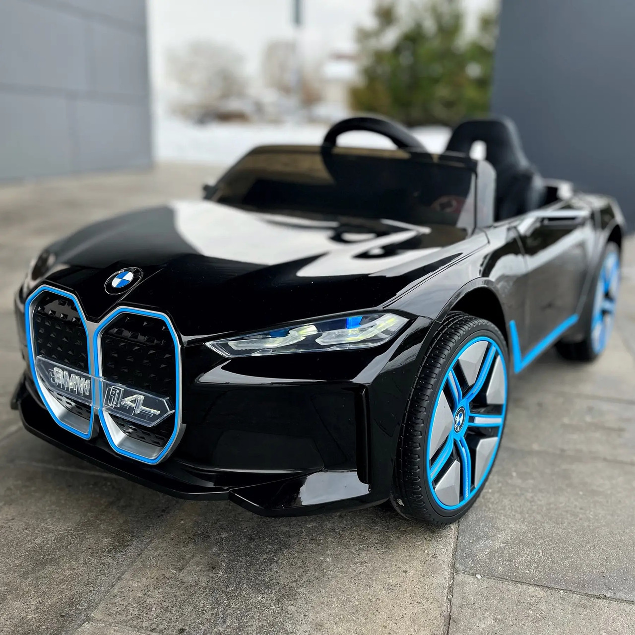 Дитячий електромобіль на акумуляторі BMW I4 JE1009 з пультом радіокерування для дітей 3-8 років чорний
