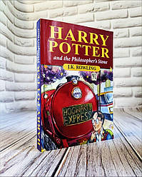 Книга "Harry Potter and the Philosopher's Stone" (Гаррі Поттер і філософський камінь),англійською мовою