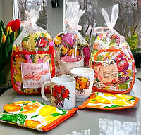 Подарочный набор для женщины на День Мамы - Чашка, рукавица и прихватка в подарочной упаковке