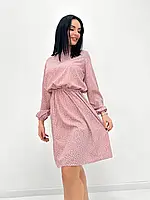 Легкое женское приталенное платье розового цвета в горошек с длинным рукавом
