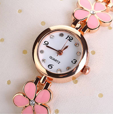 Молодіжний годинник.Стильний дизайн. Кварцові годинники для дівчаток.Годинники жіночі золотий корпус. Годинник на руку.