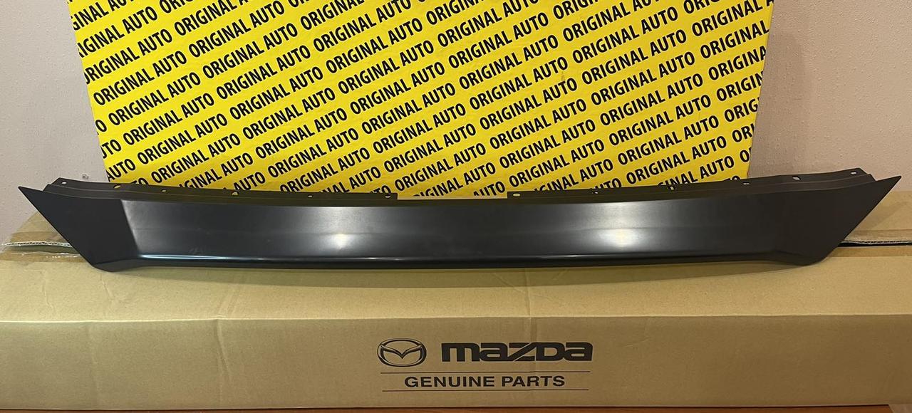 Накладка решітки верх удлинитель капота подовжувач Mazda CX-5 KF KB8A507E1BBB