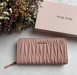 Красивий жіночий шкіряний гаманець