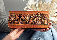Світло-коричневий гаманець жіночий довгий шкіряний з орнаментом тисненням Тризуб Герб України Калина