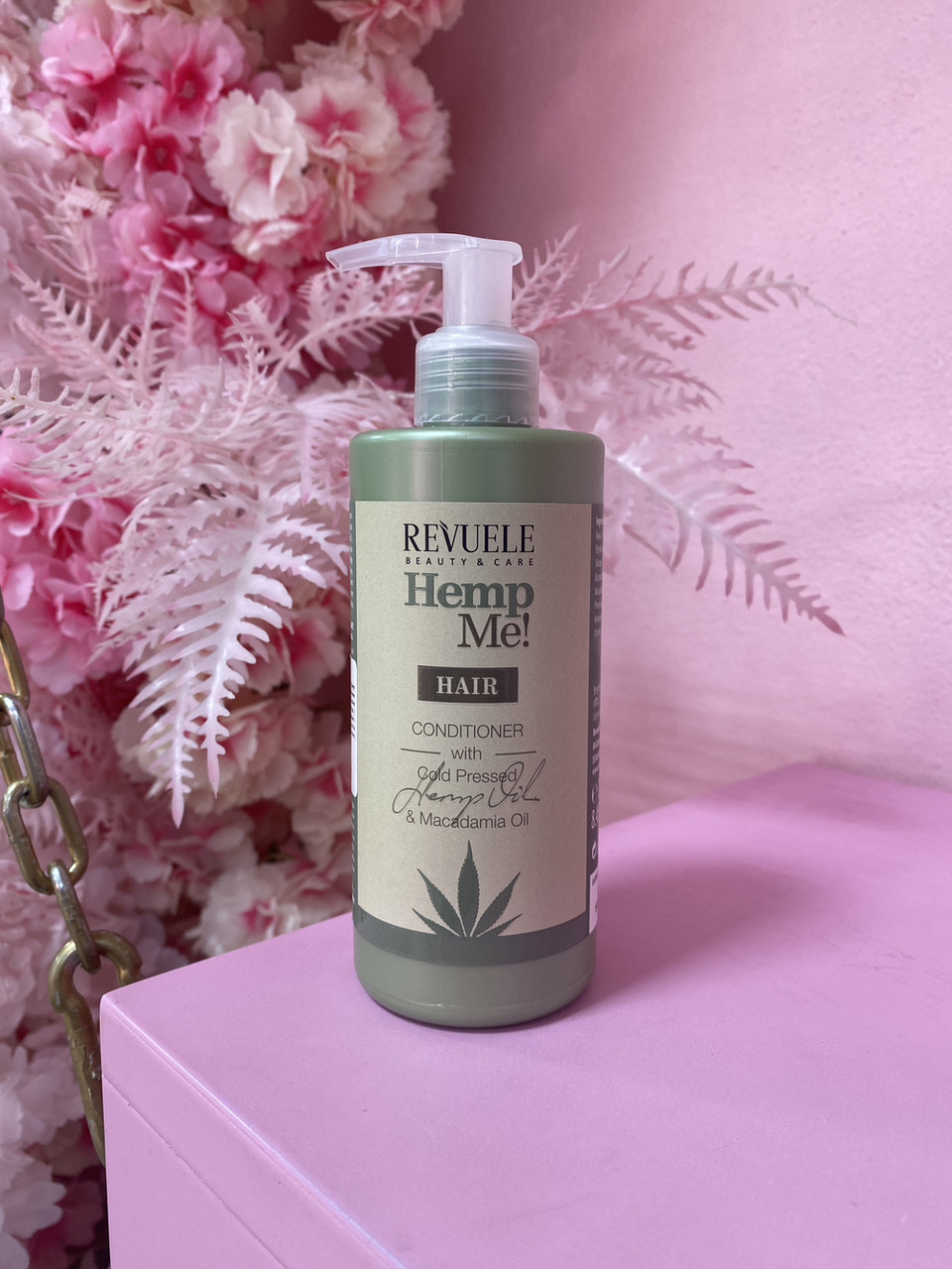 Кондиціонер для волосся з коноплею Revuele Hemp Me! Hair Conditioner з конопляною олією, 250 мл
