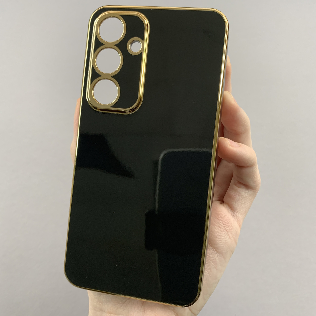 Чохол для Samsung Galaxy S24 чохол із золотою окантовкою на телефон самсунг с24 чорний h7y