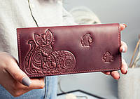 Бордовий шкіряний гаманець із котиками | Довгий жіночий гаманець з орнаментом тиснення Масала Бордо