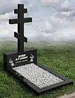 Памятник крест на кладбище на могилу