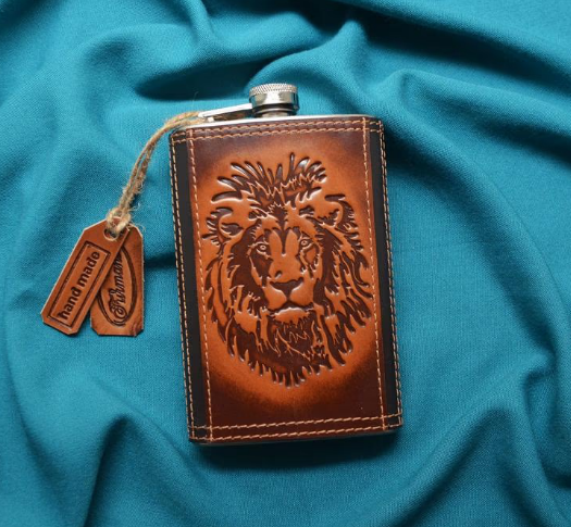 Фляга подарункова в натуральній шкірі з тисненням ручної роботи "Лев", фото 1
