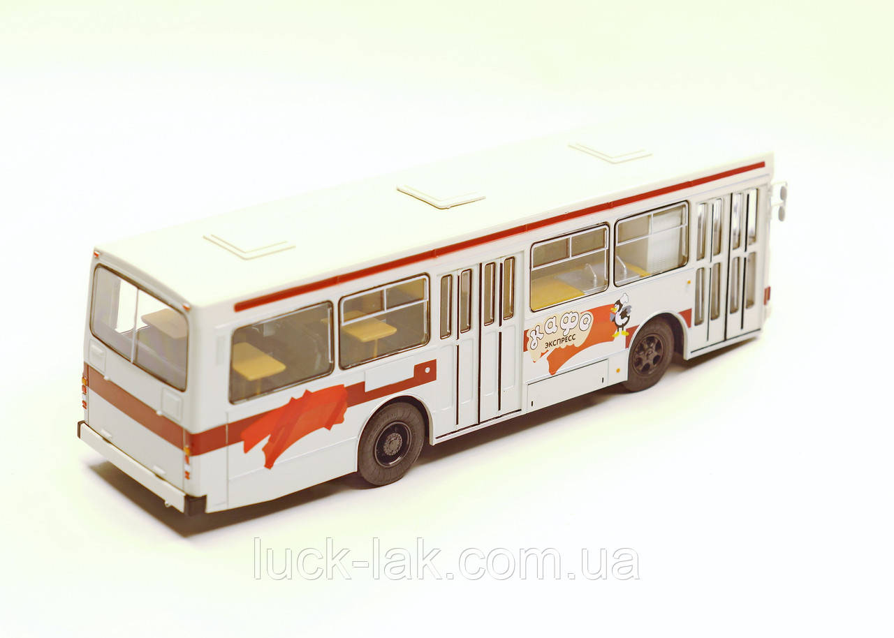 Масштабная модель автобуса ЛАЗ 4969 "КАФЕ" (Наши автобусы). - фото 5 - id-p2110376030