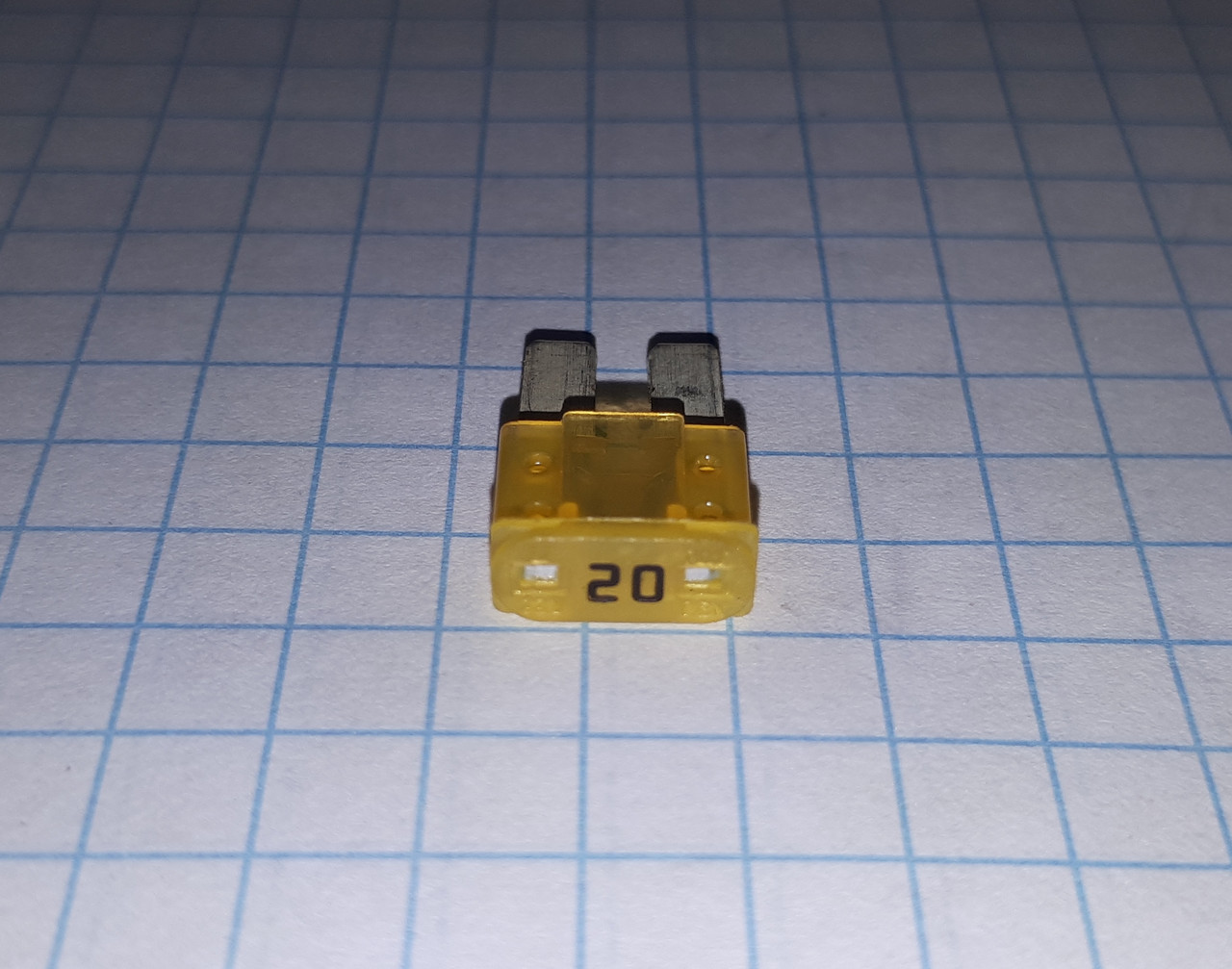Запобіжник плоский євро micro2 20А Tesla