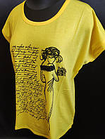 Красива жіноча футболкана літо