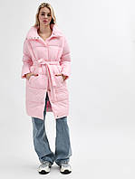 Удобная демисезонная розовая женская удлиненная куртка с поясом
