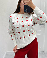 Женский молочный вязаный свитер с красными сердечками