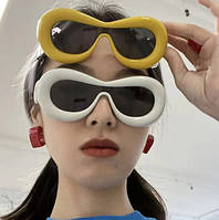 Модные солнцезащитные очки в белой оправе Avatar