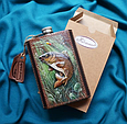 Фляга подарункова ручної роботи в натуральній шкірі з 3D-тисненням і ручним розписом "Короп", фото 2