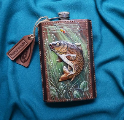 Фляга подарункова ручної роботи в натуральній шкірі з 3D-тисненням і ручним розписом "Короп", фото 1