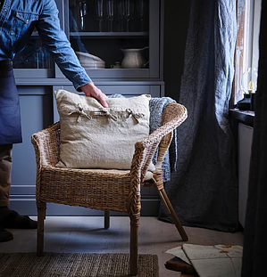 Стільці з ротангу