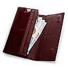 Гаманець жіночий бордовий шкіряний лаковий на магніті дві змійки всередині одна зовні Sergio Torretti W501-2, фото 6