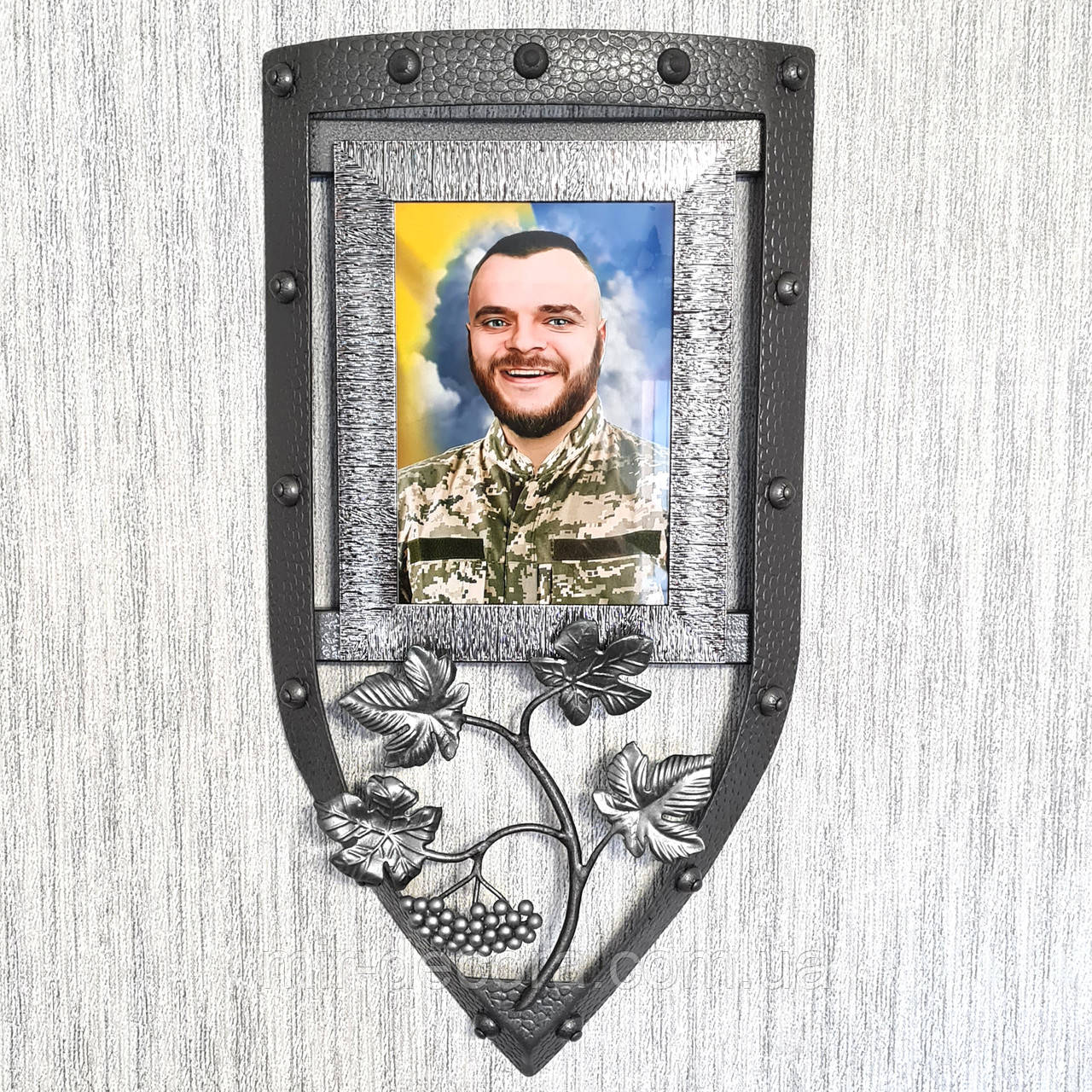 Фоторамка ритуальна металева для загиблого солдата, під фото 30*40 та 21*30