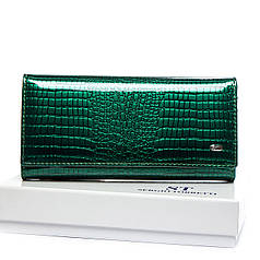 Гаманець жіночий шкіряний зелений лаковий магніт монетниця всередині на клямці Sergio Torretti W1-V-2