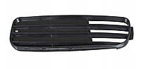 Решітка в бампер ліва Audi 80 B4 91-95 р.